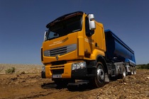 Renault Trucks в Париже представила две новинки тяжелых строительных грузовиков