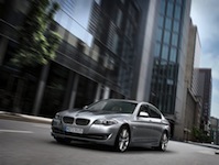 BMW официально представила обновленную «семерку»